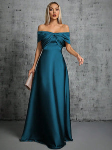 Robe de soirée longue en satin plissée