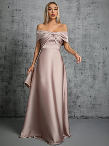 Robe de soirée longue en satin plissée