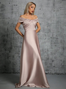 Robe de soirée longue en satin plissée